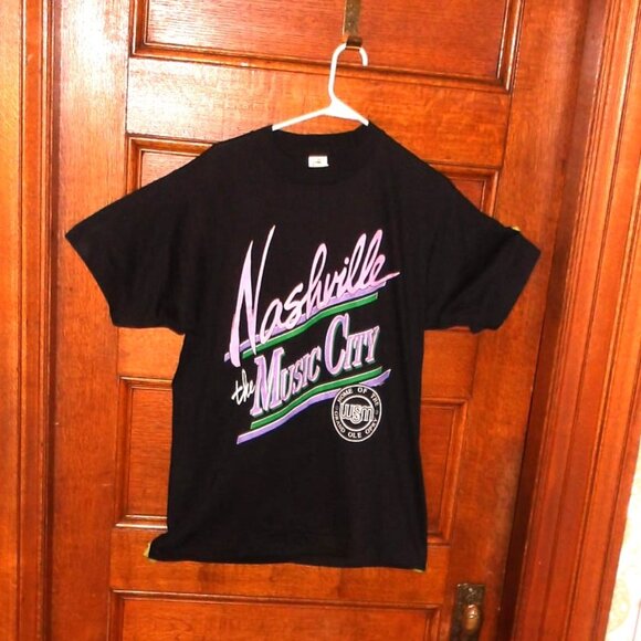 Travel Treasure ~~~ NASHVILLE, Tenn. ~~~ Brand New Never Worn / L - Picture 1 of 1